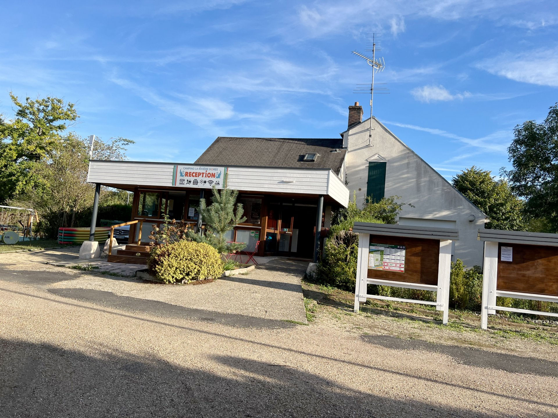 Réception Camping La Rivière Dorée