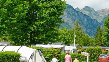 Camping à la Rencontre du Soleil, camping nature 4 étoiles à Bourg-d'Oisans, Isère